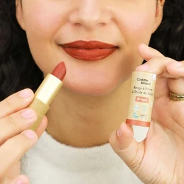 Organic lipstick with castor oil