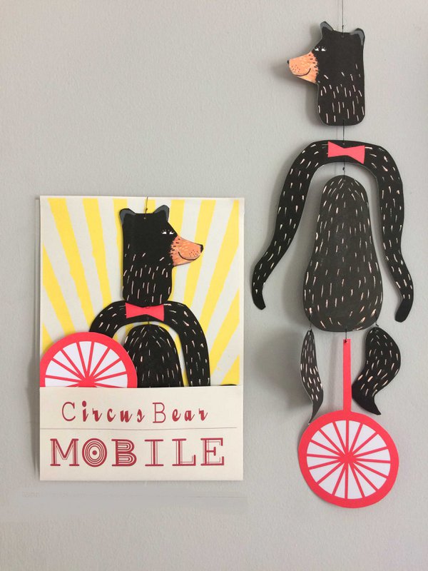 Mobile cinetico dell'orso del circo della scuola materna