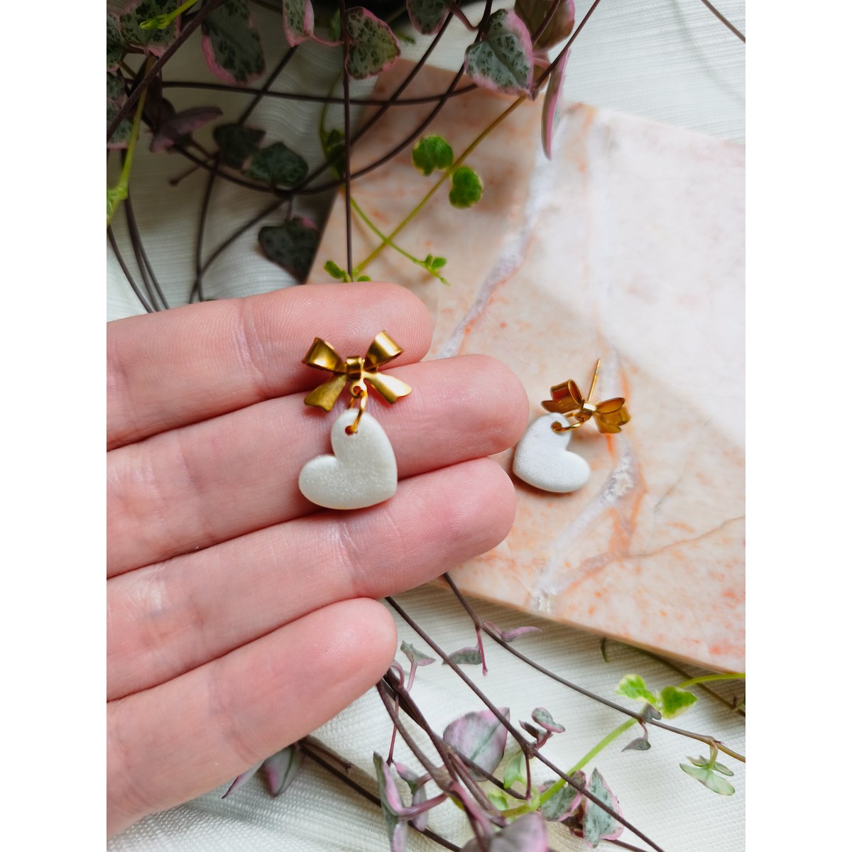 Boucles d'oreilles coeur nacre blanche