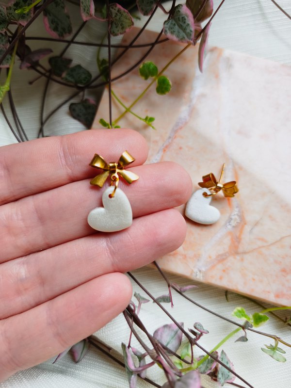Boucles d'oreilles coeur nacre blanche