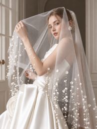 Cascading Lily of the Valley Pearl Brudeslør
