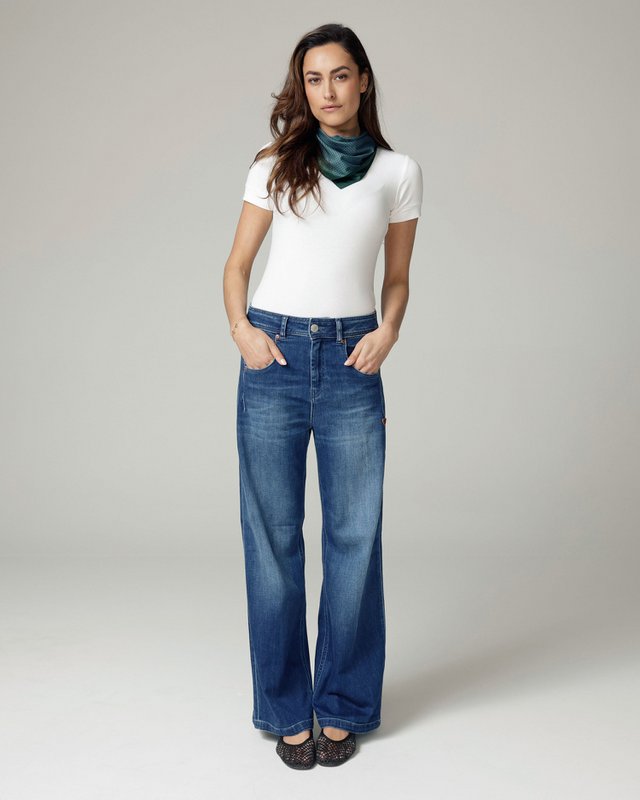 Mittelblaue Super-Vintage-Jeans mit weitem Bein und hohem Bund | Die Bratsche