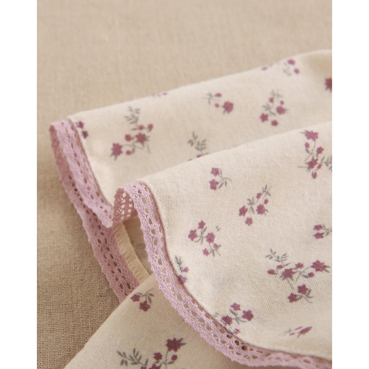 Beige girl's dress with ruffles and pink lace P77-11604131