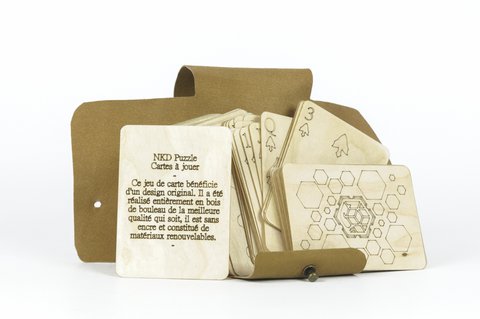 CARD GAME in birch wood in its leather case.