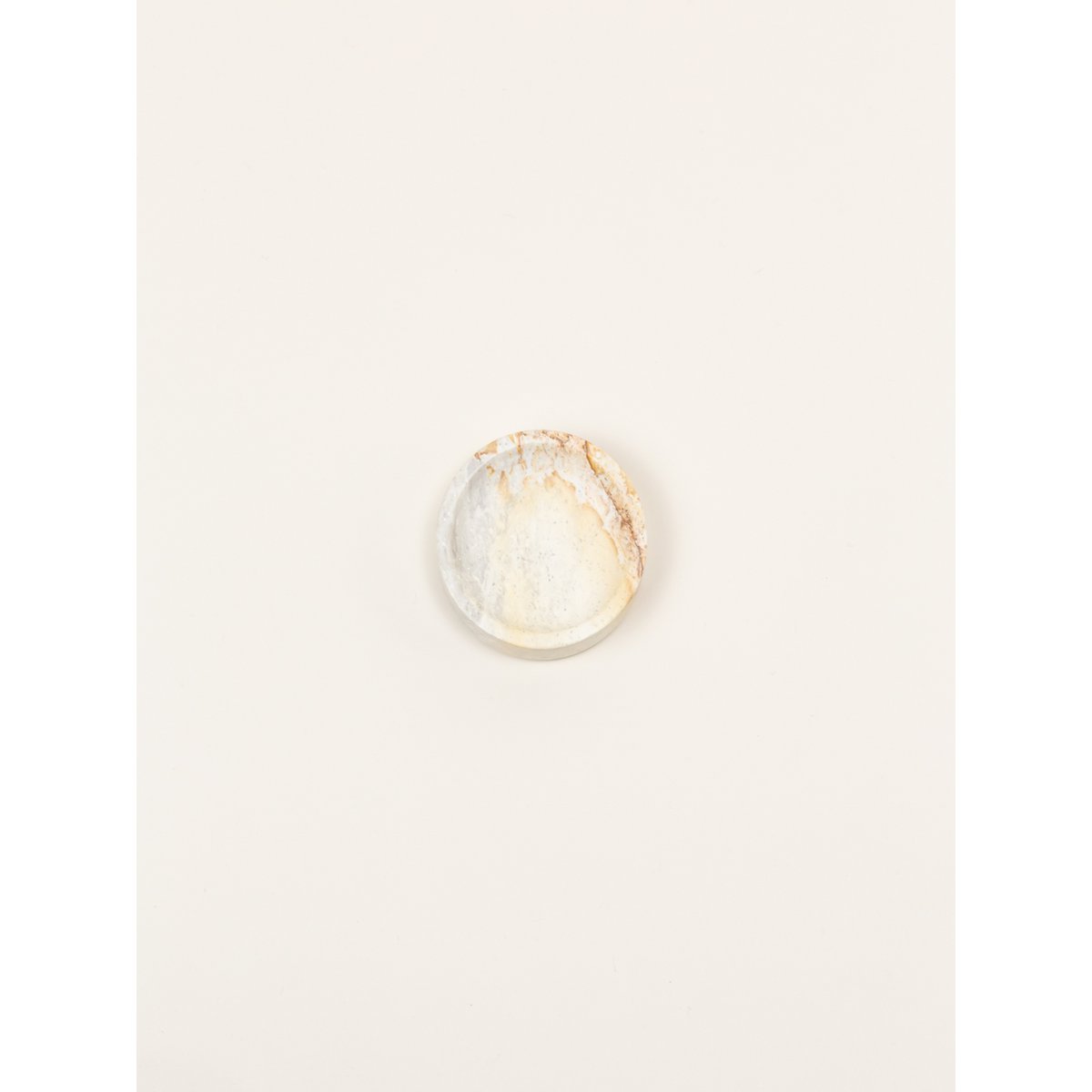 Small wide round box in stone with natural stone lid