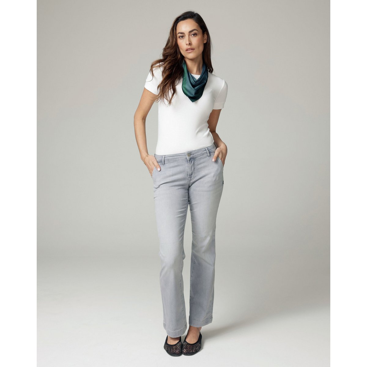 Jeans svasati grigi a vita media | La Luna