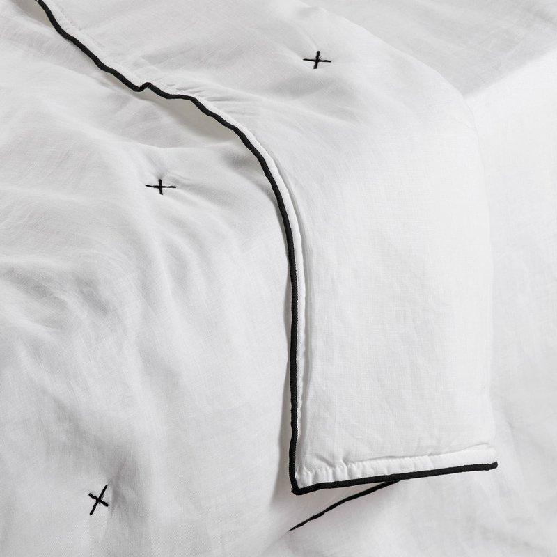 CARLINA pure white and black bumble bee quilted bedspread