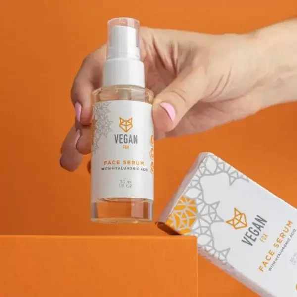 Suero facial con ácido hialurónico, vitamina C y péptidos
