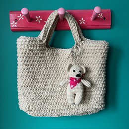 Charme de sac ours Luna-Leena blanc cassé - coton biologique - crocheté à la main au Népal
