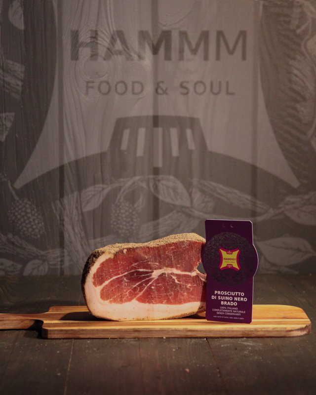 🇬🇧 Boneless Umbrian wild black pig ham - seasoned artisanal salami