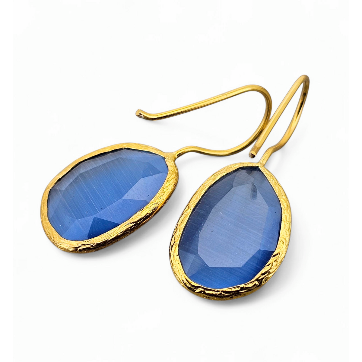 Glowdrop earring, Light blue Medium