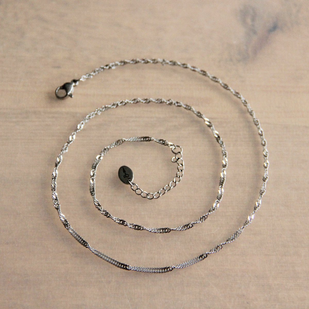 Petit collier torsadé acier inoxydable – argent