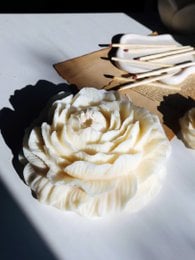 Elegant white peony flower candle with intricate details and a soft, creamy texture. Ideal for home decor and creating a soothing ambiance.