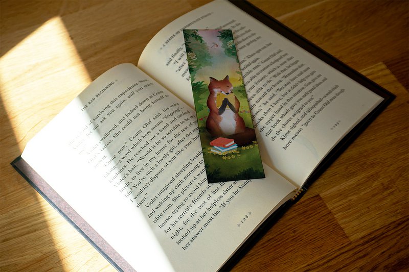 Bookmark in love with book