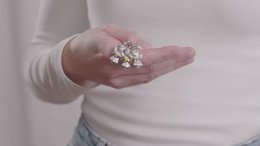 "3 Stars" skytsengel nøglering - engle lykkeamulus - heldig engel med kløverblad, hjerte og stjerne