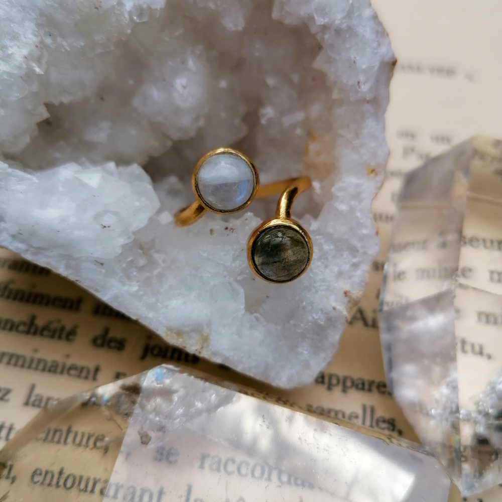 Anello dell'intuizione in labradorite e pietra di luna