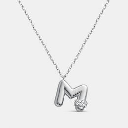 Collier avec initiale "M" avec volume, argent et ligne de zircons