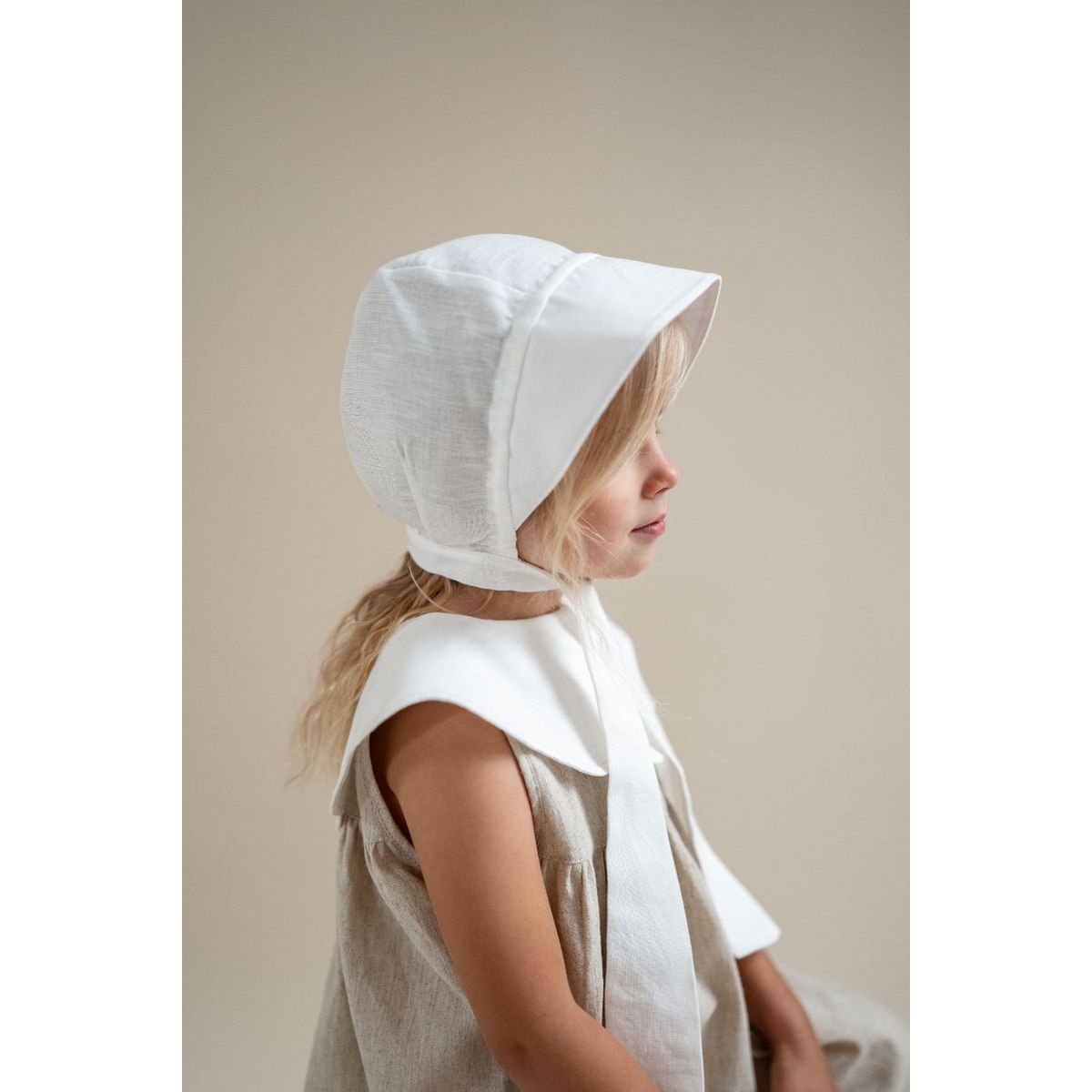 Children's bonet Eva White