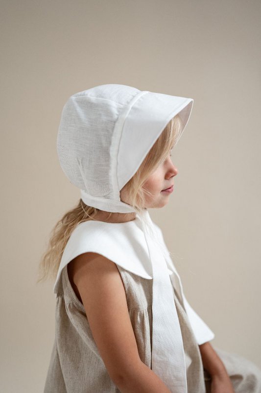 Children's bonet Eva White