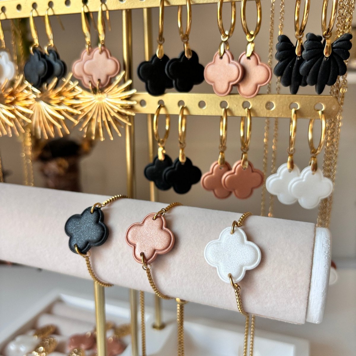 PURE CLOVER – Guld firkløverarmbånd