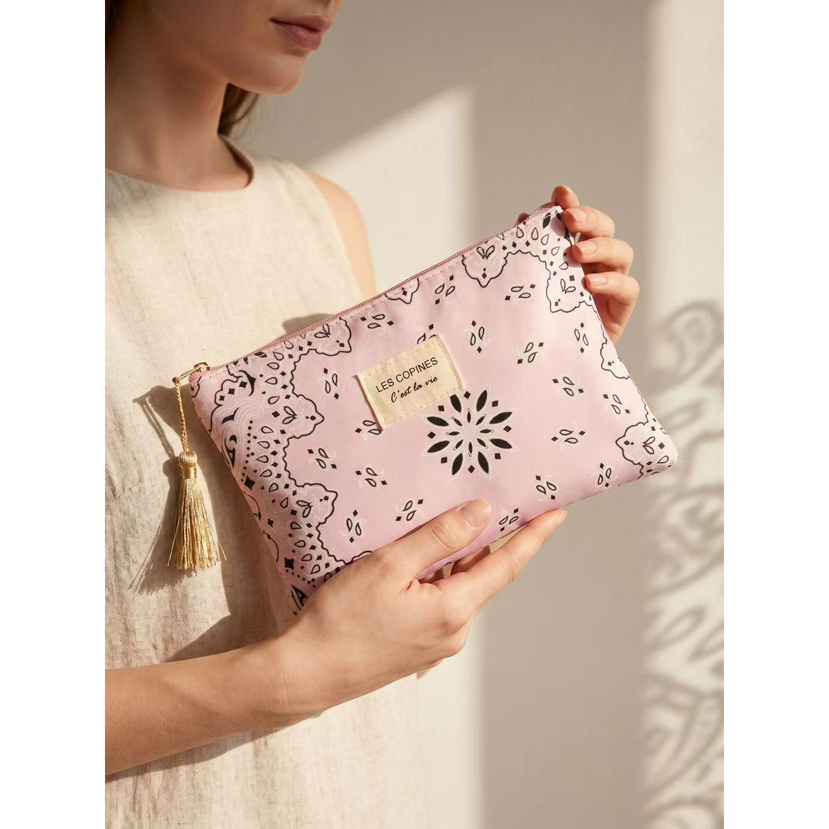 Pochette trousse de toilette 14x20 cm motif paisley inscription Les Copines C’est la vie