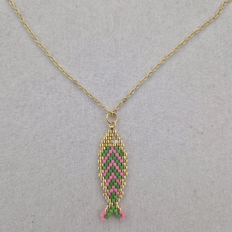 Necklace with Miyuki fish - Green Pink