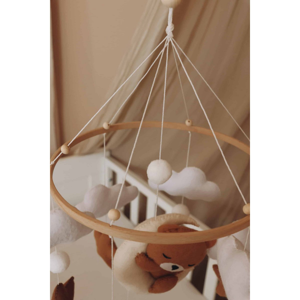 Handgemaakte Slapende Teddybeer Muziekmobiel - Boxmobiel - Baby mobile - mobile wickeltisch