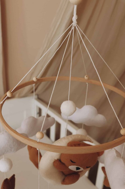 Handgemaakte Slapende Teddybeer Muziekmobiel - Boxmobiel - Baby mobile - mobile wickeltisch