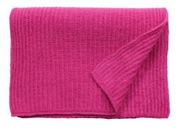 Fuchsia-colored scarf with a ribbed texture, suitable for fashion and accessory searches.