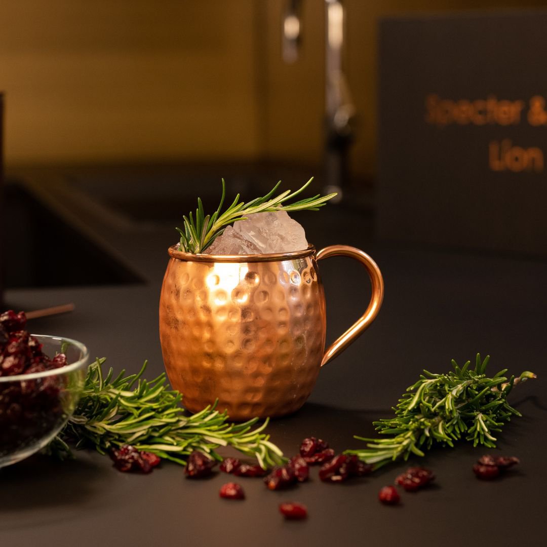 Ensemble de tasses en cuivre Líon - 4x tasses Moscow Mule (500 ml) + ensemble d'accessoires 6 pièces