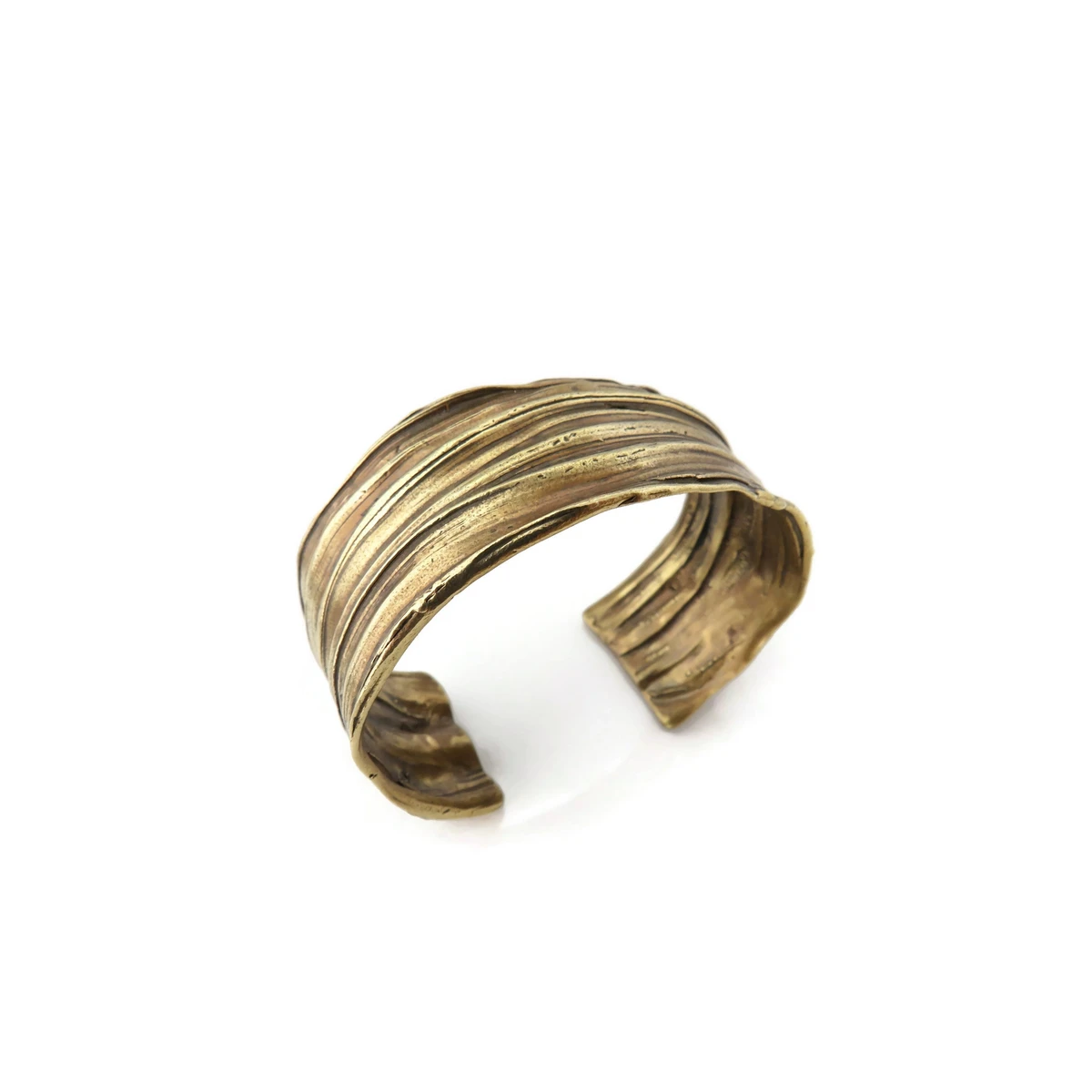Brazalete ancho de bronce patinado – Escultural