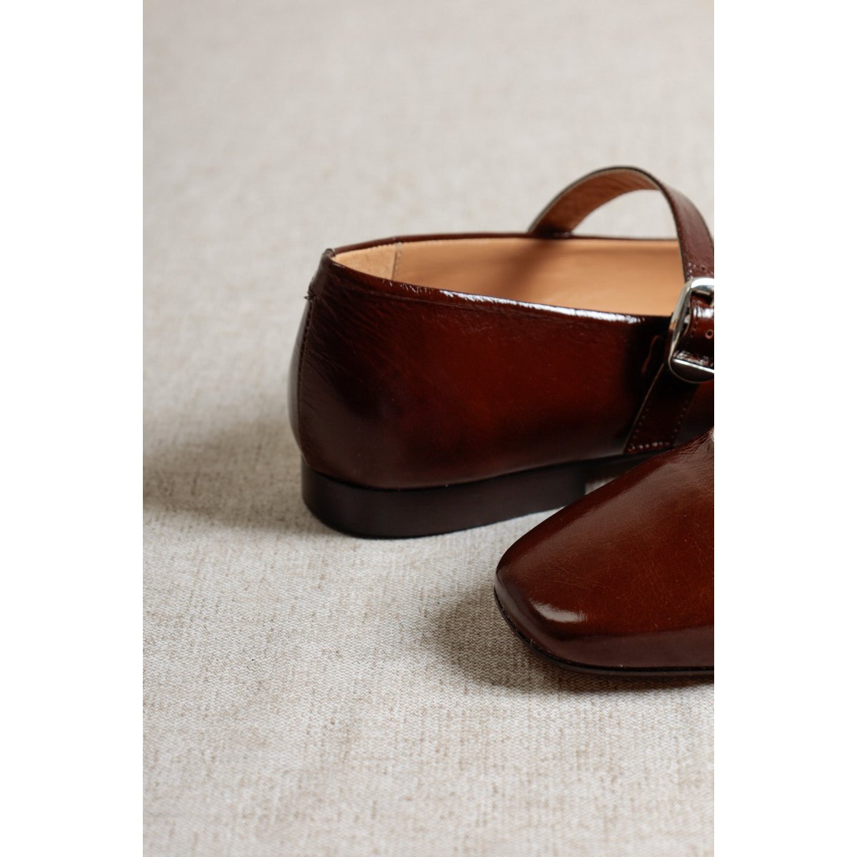 YOTA CASTAGNA BRUIN – Mary Jane flats van lakleer