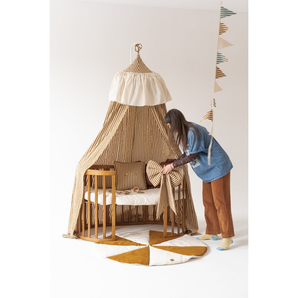 Nursery canopy with ruffle "olive stripes"