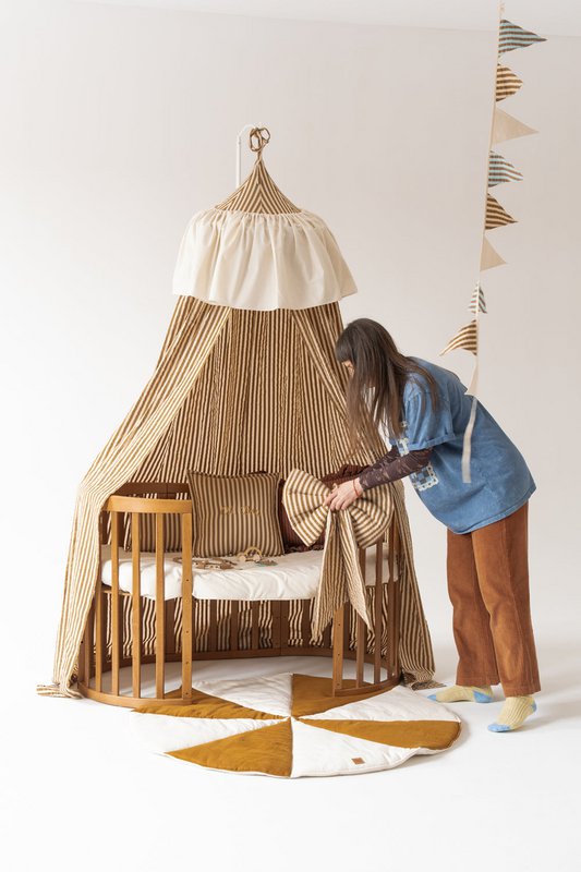 Nursery canopy with ruffle "olive stripes"