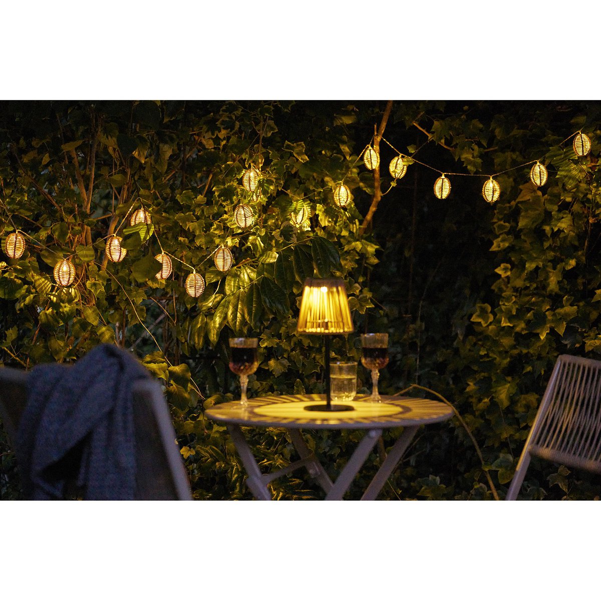 Lampa łańcuchowa LED Carlisle, polirattan/metal, naturalny/czarny