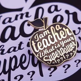 Pin I am a Teacher zwart