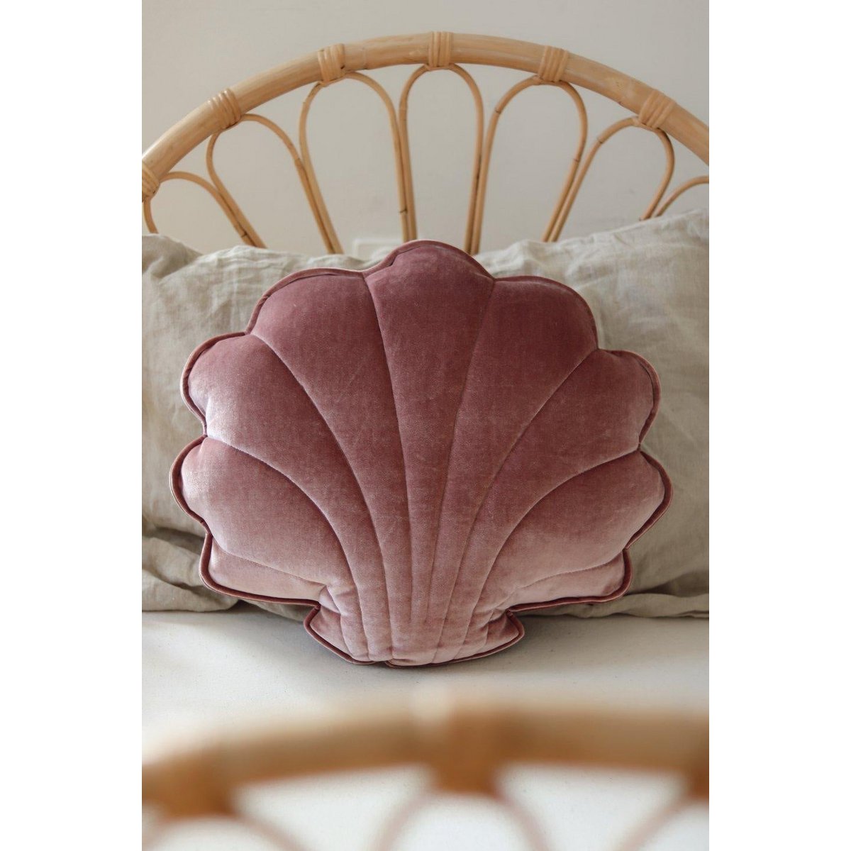 Almohada de concha de terciopelo “Cosmic Pearl”