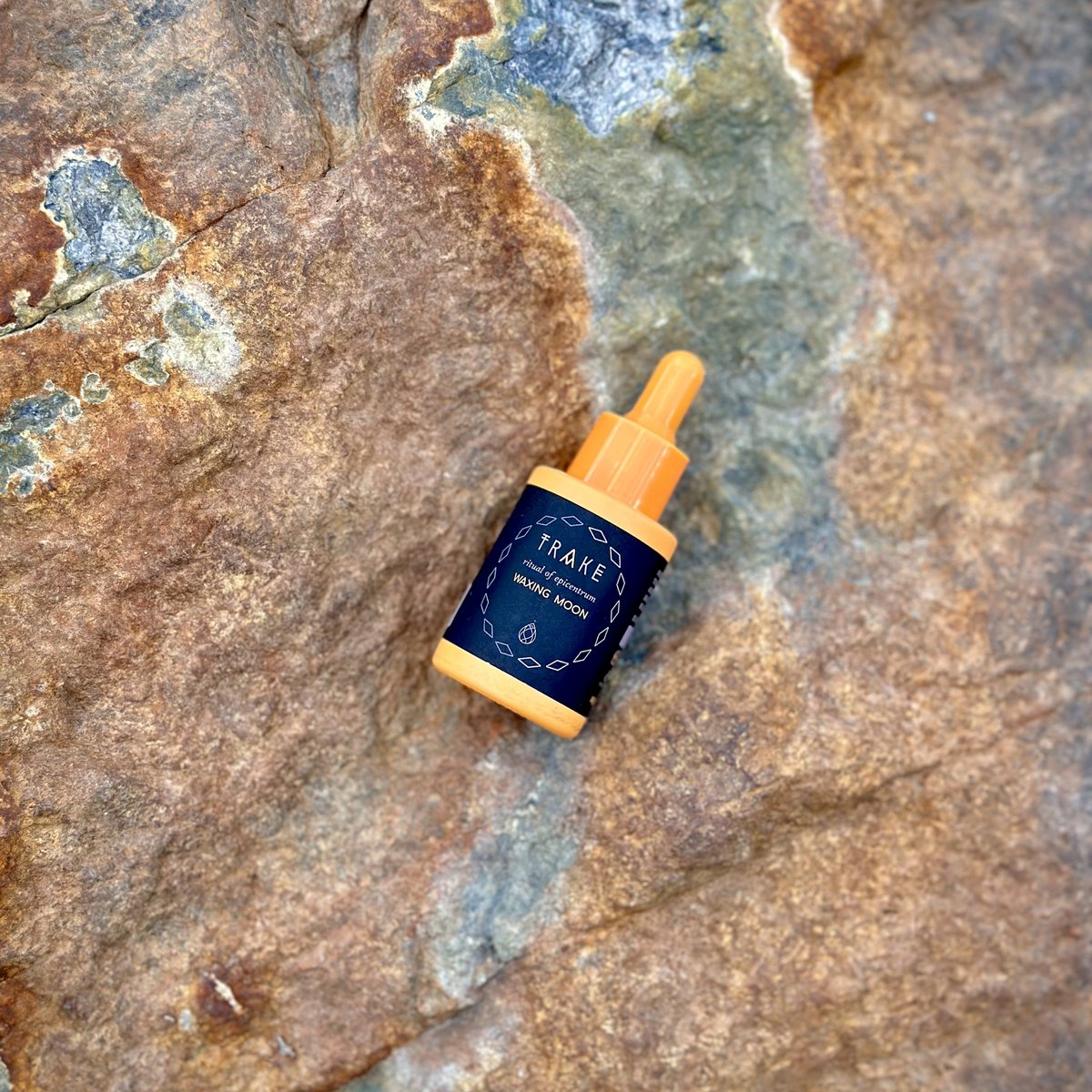 Waxing Moon Essential Oil Blend – Cinnamon, Clove & Peppermint – Energy, Focus, Moon Ritual, Vegan - 30 ml