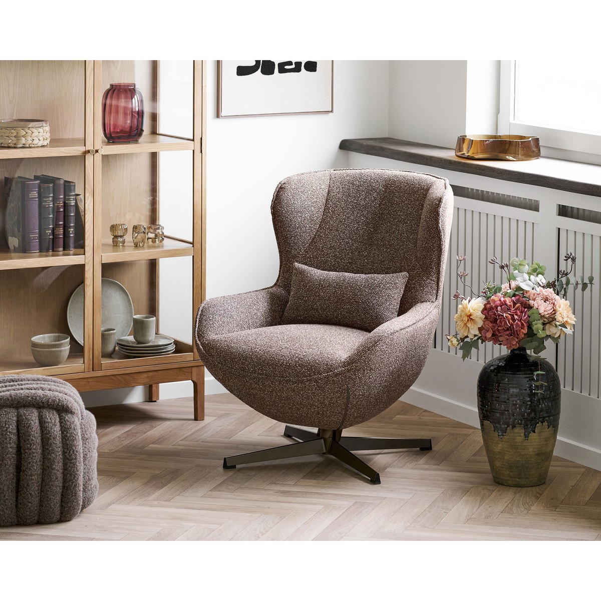 Blenheim Lounge stoel met draaibare, bruine, bronskleurige poten, HN1305