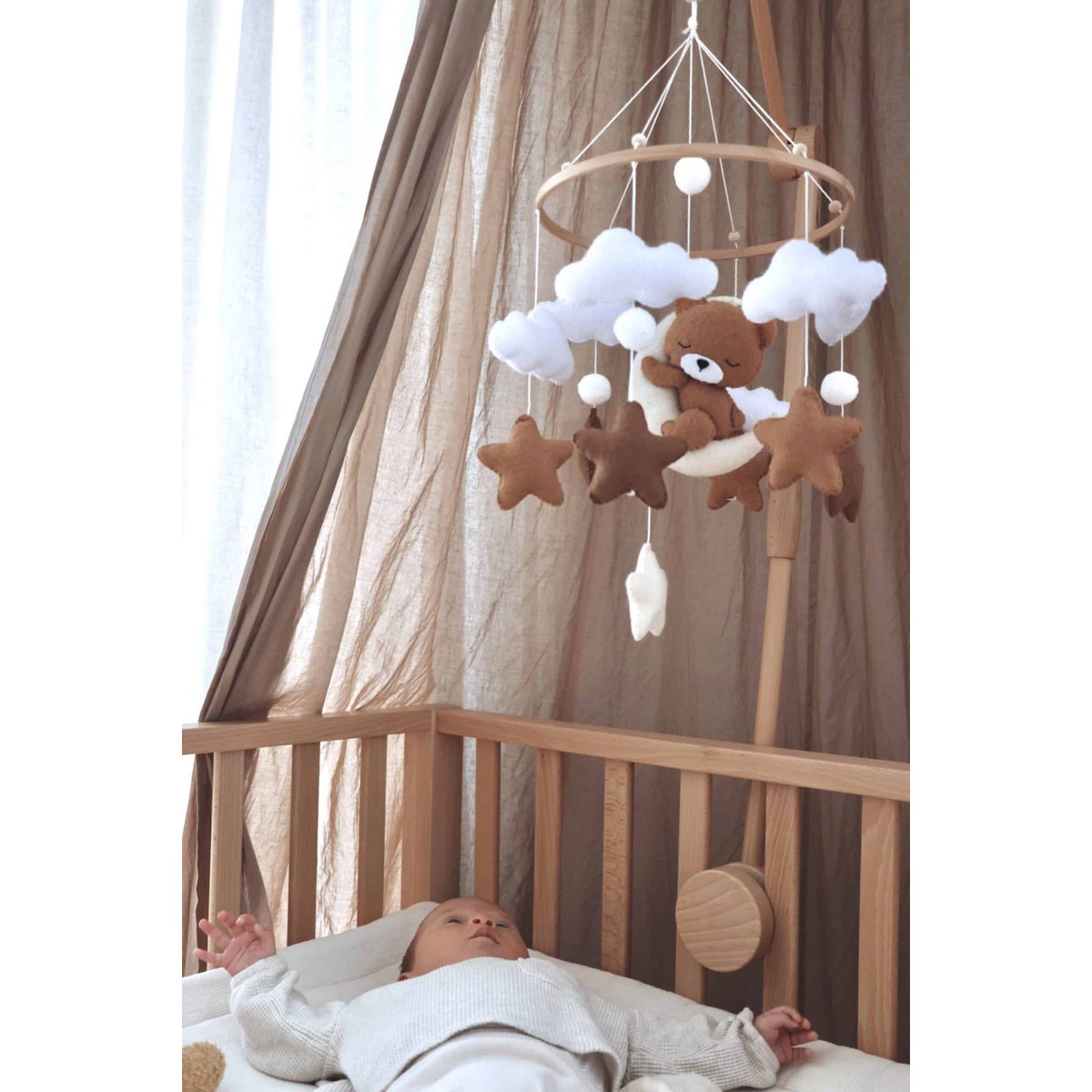 Handgemaakte Slapende Teddybeer Muziekmobiel - Boxmobiel - Baby mobile - mobile wickeltisch