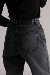 Mom-jeans til kvinder - emblematisk for 80'erne