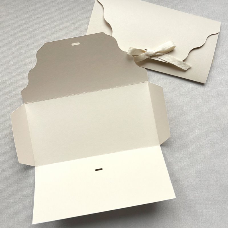 Geschenkverpackung, Gutscheinverpackung, Geldgeschenk, Konzertkarten, Umschlag SAND mit Wellenschnitt und Naturband (VE = 5 Stück) 