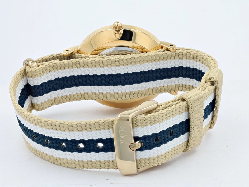 Montre pour femme Moderno Milano en acier inoxydable 36,5 mm, verre saphir et bracelet NATO en nylon (bleu-beige-blanc), couleur or