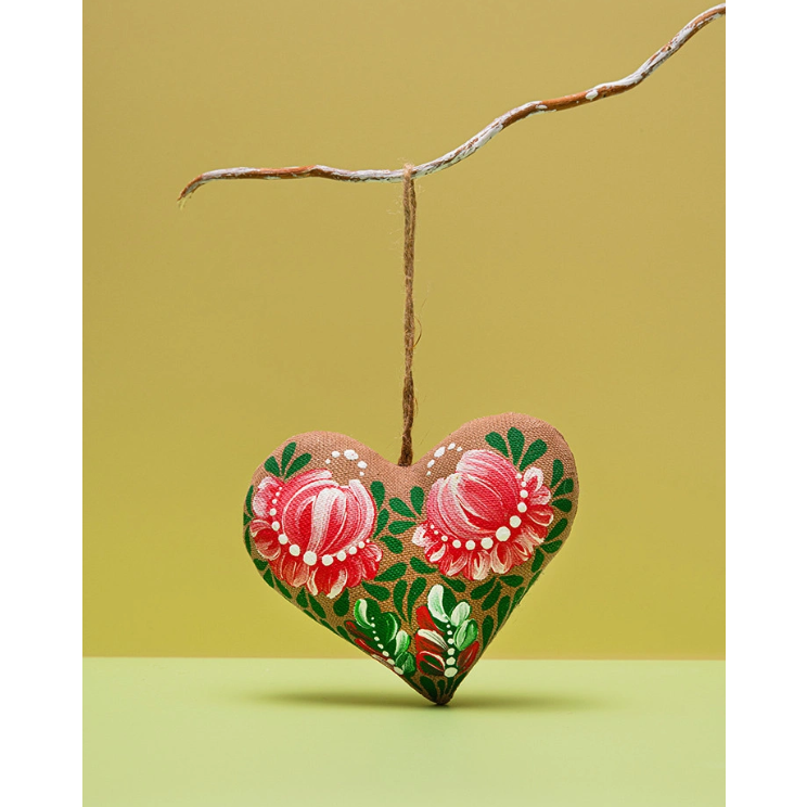 Hand made cocoa scented "Heart with red flowers"