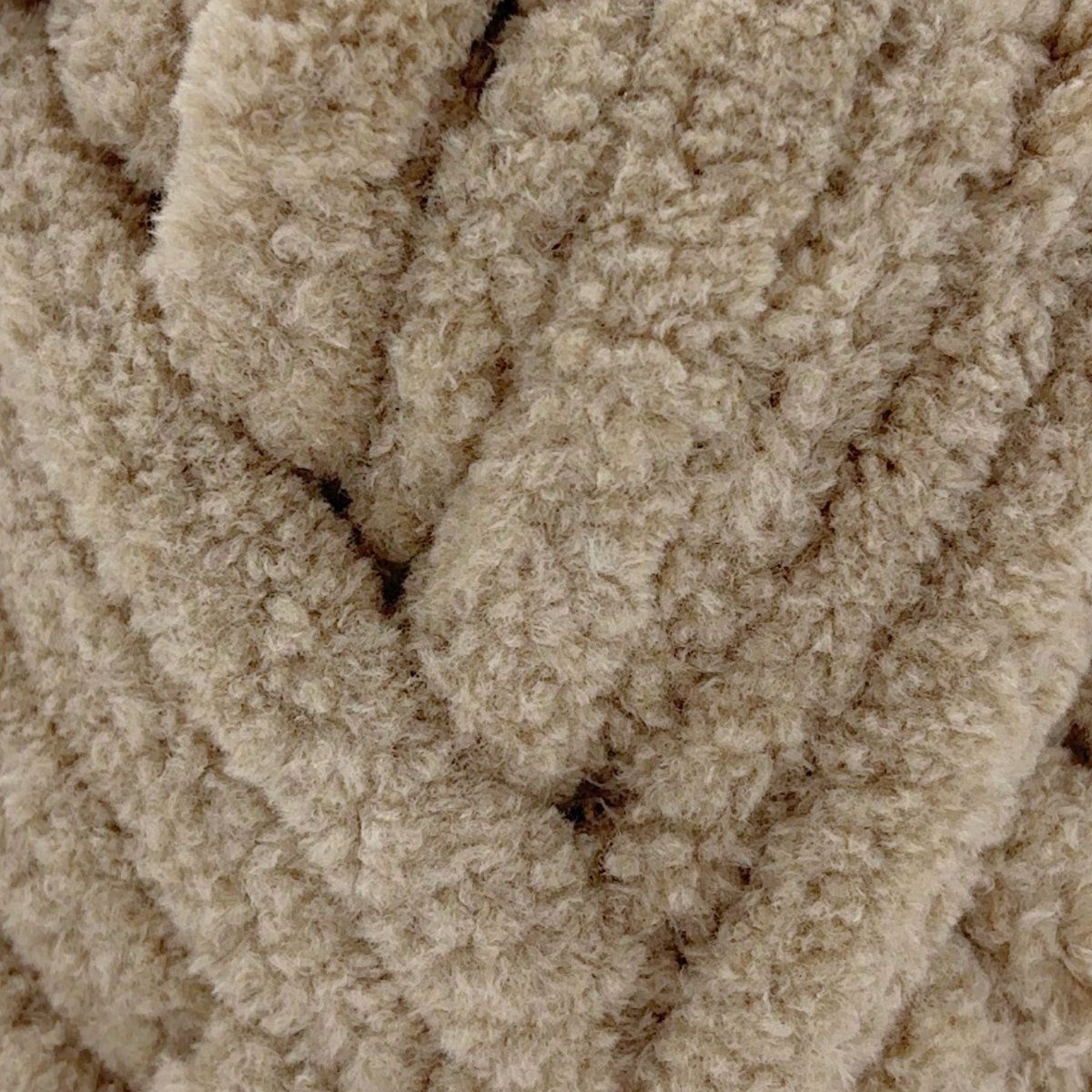 Sensy Chunky Yarn, Blanket Yarn, 7 oz, 28 Yards, Gauge 7 Jumbo