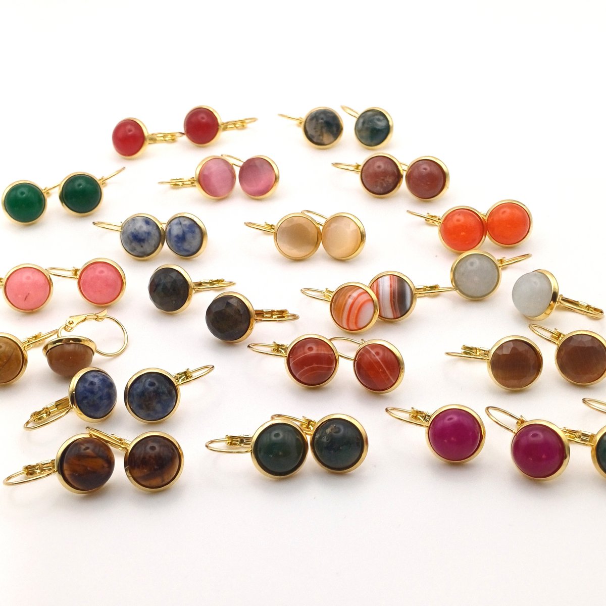 Leverback stainless steel earring with 10 mm cabochon