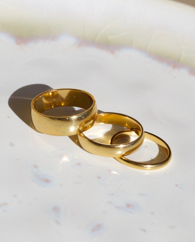 Anelli impilabili in oro in 3 misure