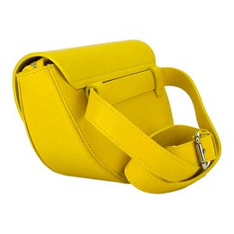RB1027R | Runde Damen-Umhängetasche aus echtem Leder, hergestellt in Italien. Abnehmbarer und verstellbarer Schultergurt aus Leder. Zubehör aus poliertem Nickel – gelbe Farbe – Maße: 25 x 15 x 9 cm