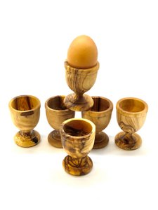 Set van 6 klassieke eierdopjes gemaakt van olijfhout