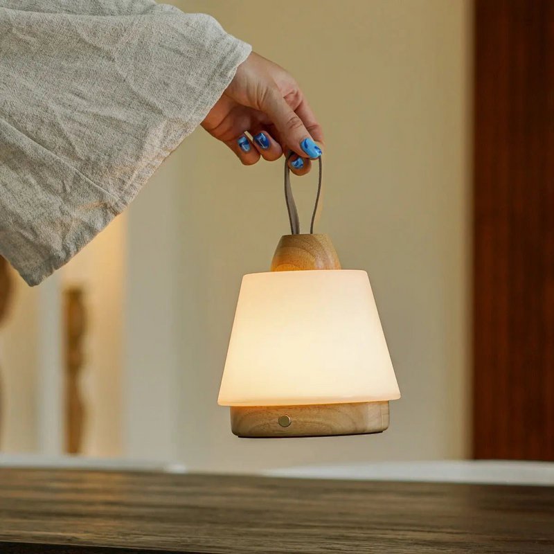 Liv Lysebrun Genopladelig Lampe